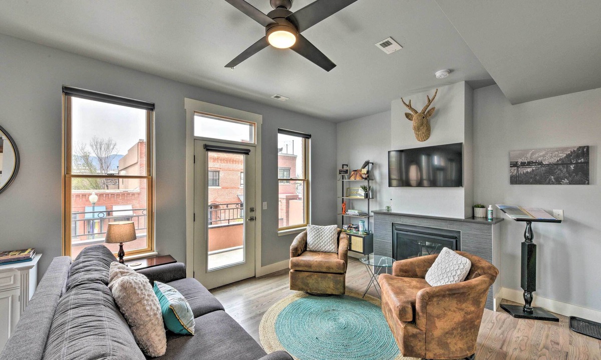 Salida Condo | 0660: Dtwn Salida Condo w/Balcony