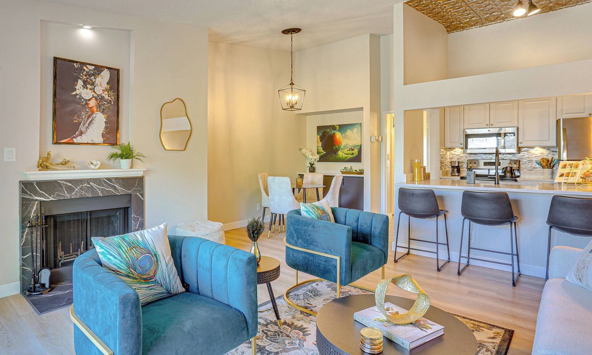 Castle Rock Condo | 1 Mi to Dtwn: Condo w/Pool Access in Castle Rock