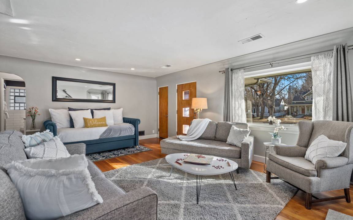 Old Town West Apartment | 102 m² Apartment ∙ 2 bedrooms ∙ 5 guests