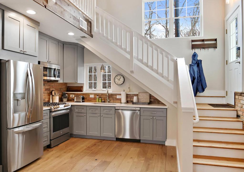 Castle Rock House | 110 Lewis St