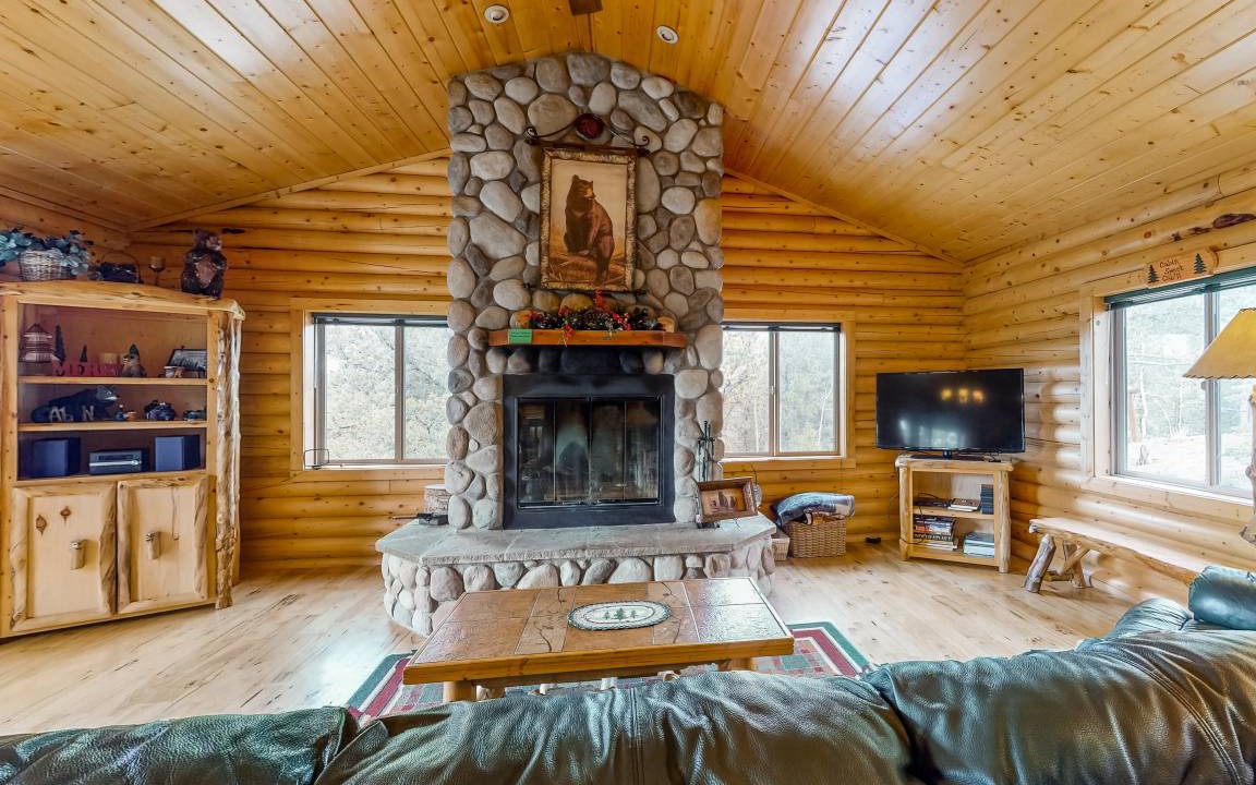 Rainbow Valley Cabin | 123 m² Cabin ∙ 3 bedrooms ∙ 7 guests