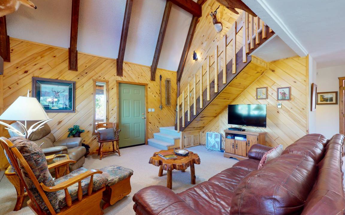 Ponderosa Pines Cabin | 144 m² Cabin ∙ 3 bedrooms ∙ 8 guests