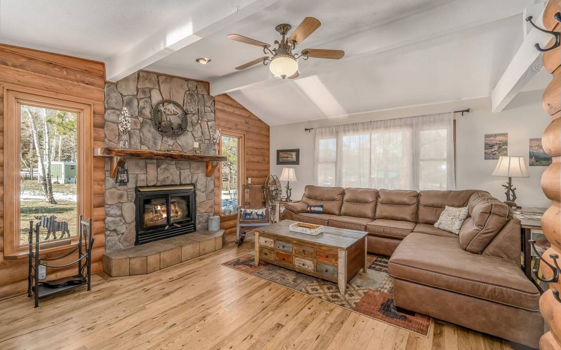 Estes Park Cabin | 156 m² Cabin ∙ 3 bedrooms ∙ 8 guests