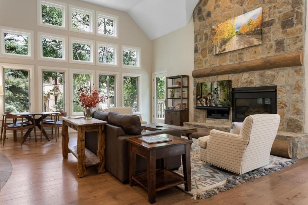 Highland Meadows House | 1935 Vermont Road A