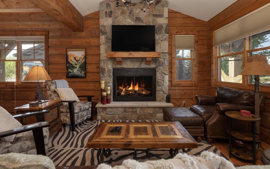 Grand Elk Ranch Cabin | 199 m² Cabin ∙ 3 bedrooms ∙ 8 guests