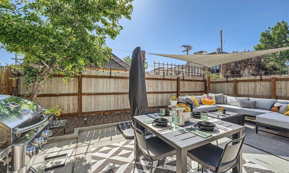 Washington Park West House | 2 Bed Sunny Retreat, Home Office, Backyard 30 Day