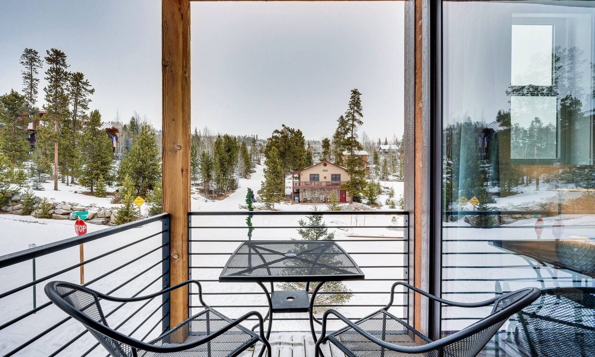 Grand Lake Condo | 2 Mi to RMNP: Mtn-View Grand Lake Loft!