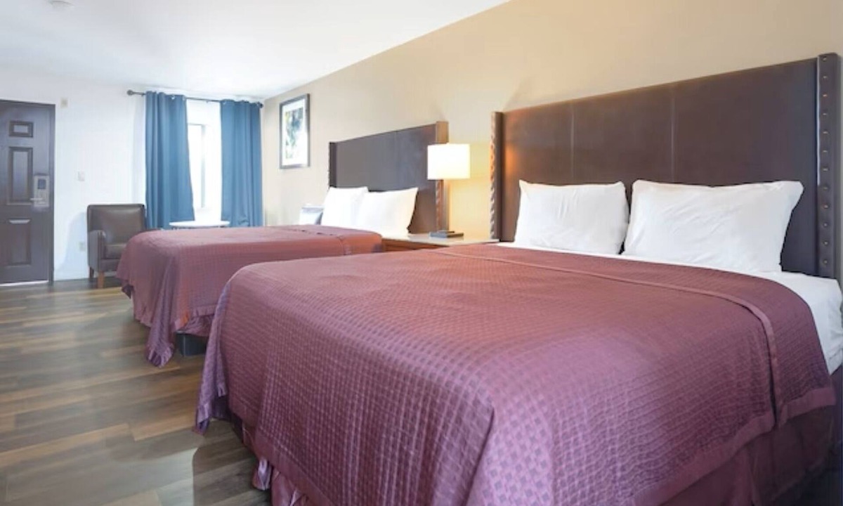 San Augustine Hotel | 2 Rooms for Great Value: 2 Full Beds Non-Smoking for 4 Guests.