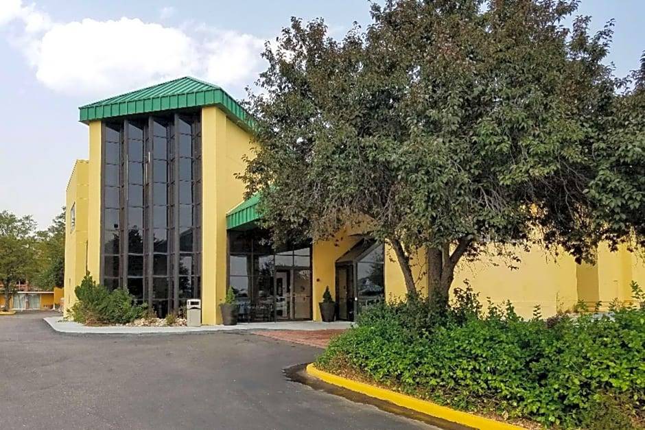 Fort Collins Hotel | 2-Star Hotel ∙ Clarion Inn Fort Collins