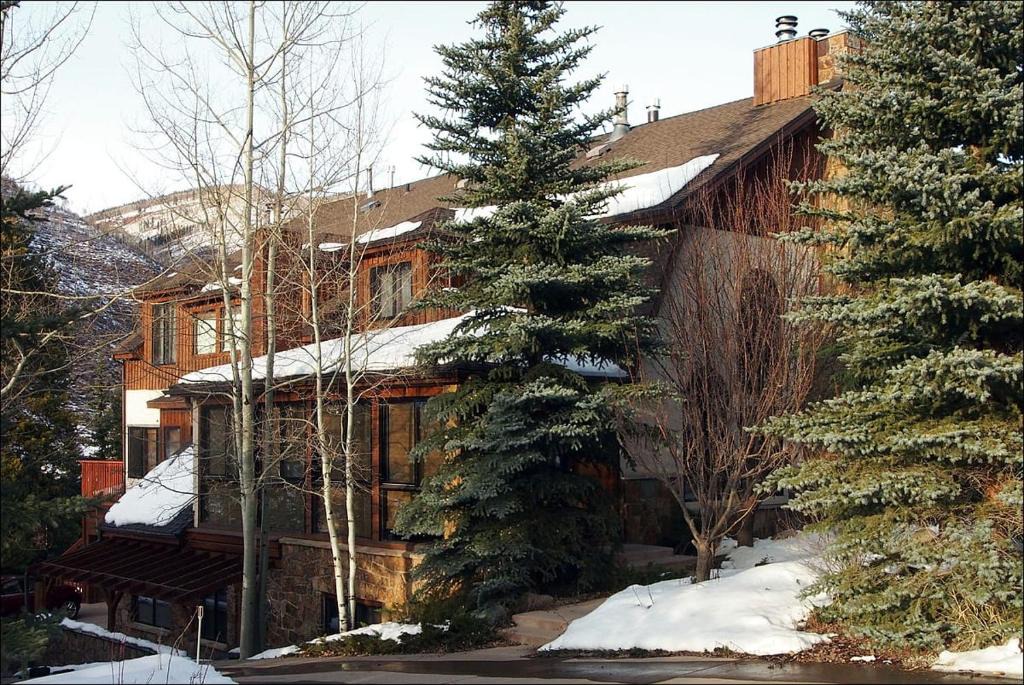 Highland Meadows House | 2095 Vermont Road #208807 Home