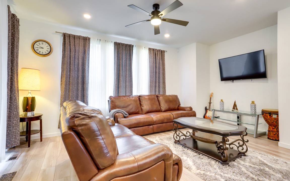 Commerce City Apartment | 227 m² Apartment ∙ 3 bedrooms ∙ 6 guests