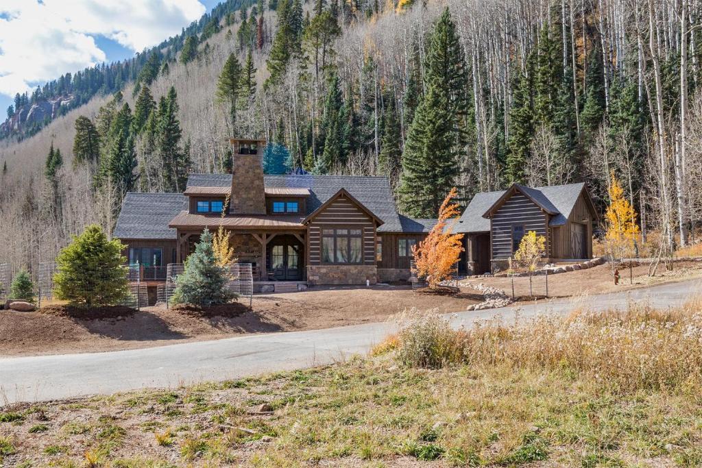 Purgatory House | 27 Meadowview Circle
