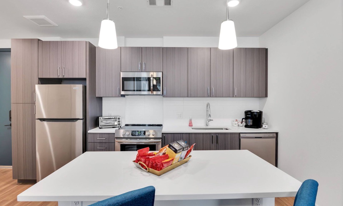 Jewell Heights - Hoffman Heights Apartment | 2B2B Modern Apt with Amenities