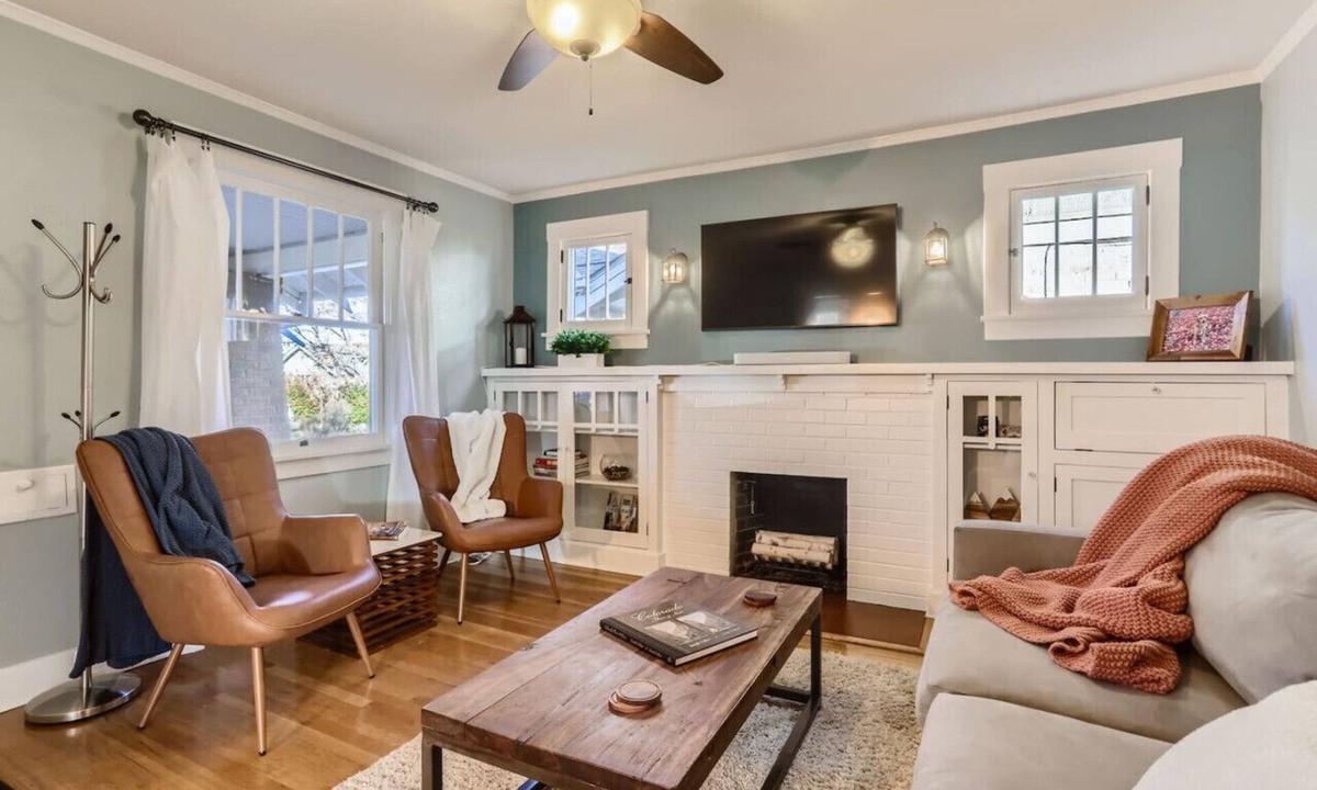 West Highland House | 2bd 2ba Highlands Bungalow I Fire pit I Backyard