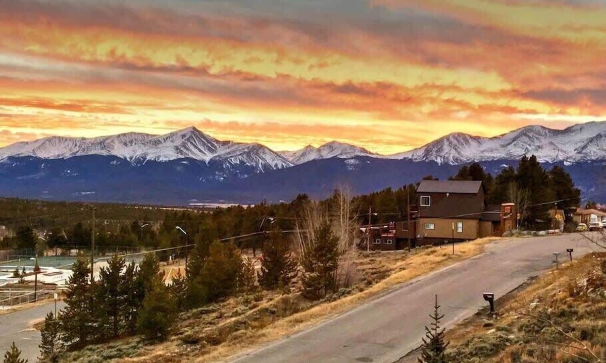 Leadville Condo | 2BR Epic Mountain View - Pet Friendly