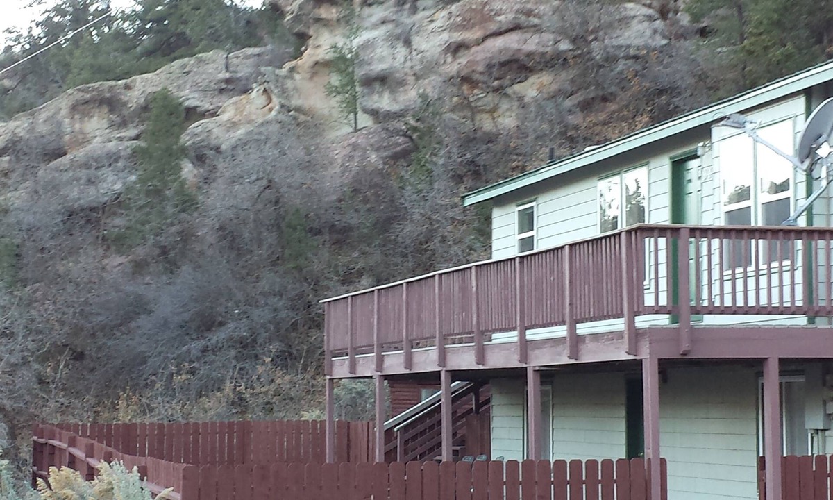 Glenwood Springs House | 3 Bed 2 Bath Sleeps 8 Next To Rifle Falls State Park & Rifle Mountain Park
