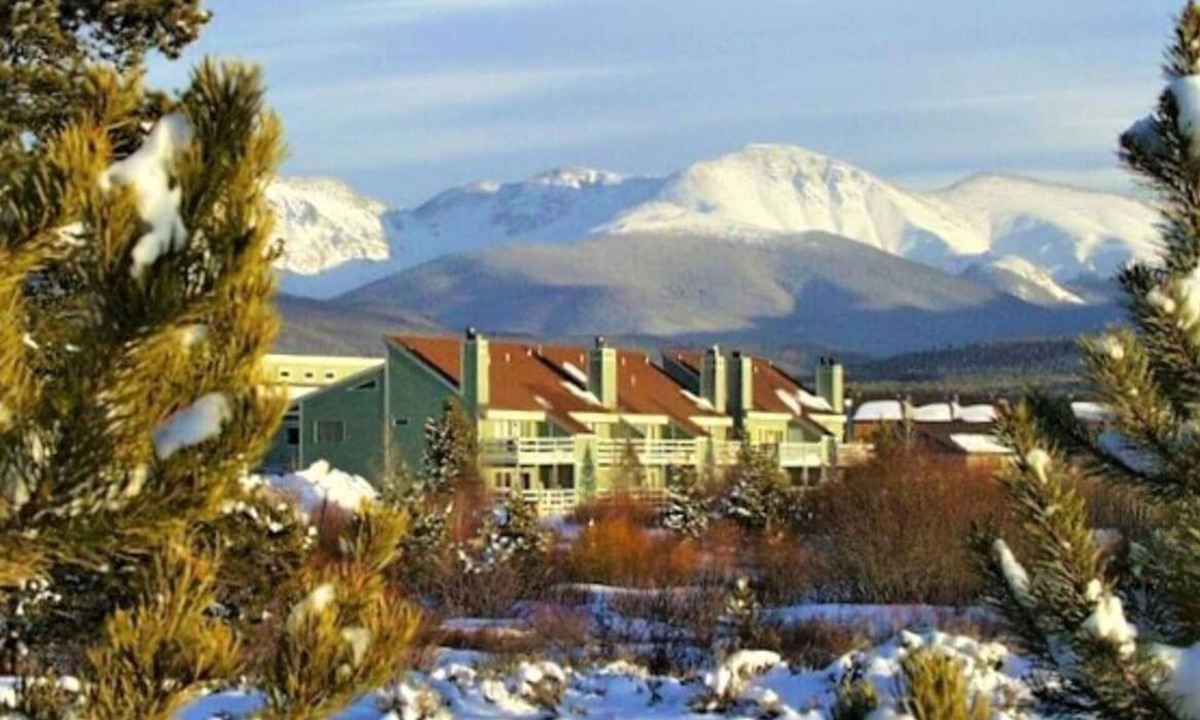 Fraser Condo | 3-bedroom Fraser Condo MLK Week Discount nOwner Managed/NO Added Taxes and BS