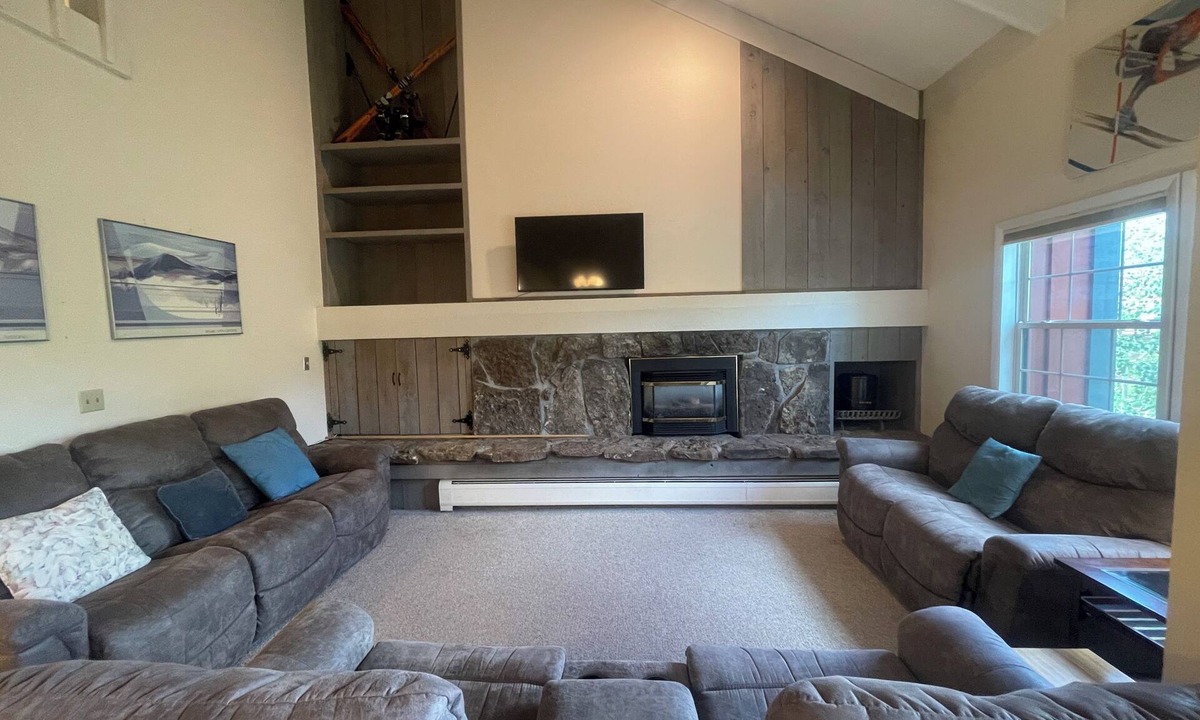 Historic District Condo | 30 Night Min. 2 bedrooms plus loft , sleep 8!
