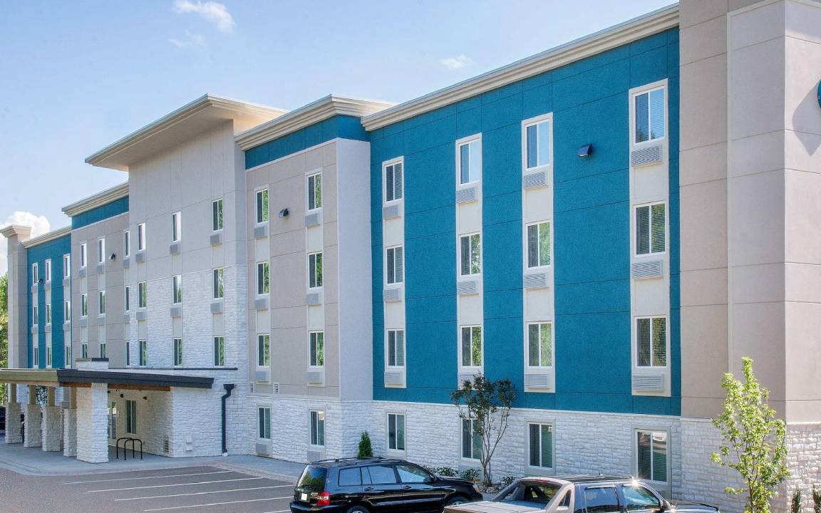 Centennial Hotel | 300 m² Hotel ∙ 127 guests