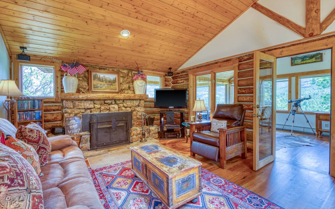 Estes Park Cabin | 308 m² Cabin ∙ 5 bedrooms ∙ 16 guests