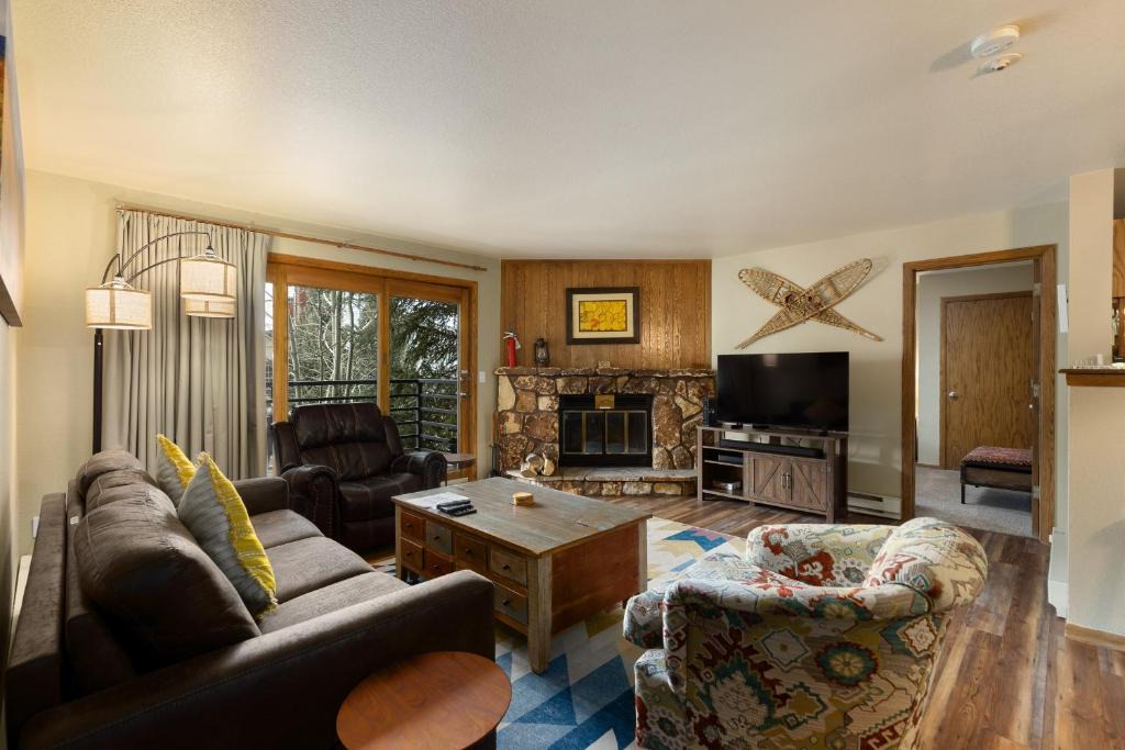 Mountain House Apartment | 309 Snowdance Manor condo