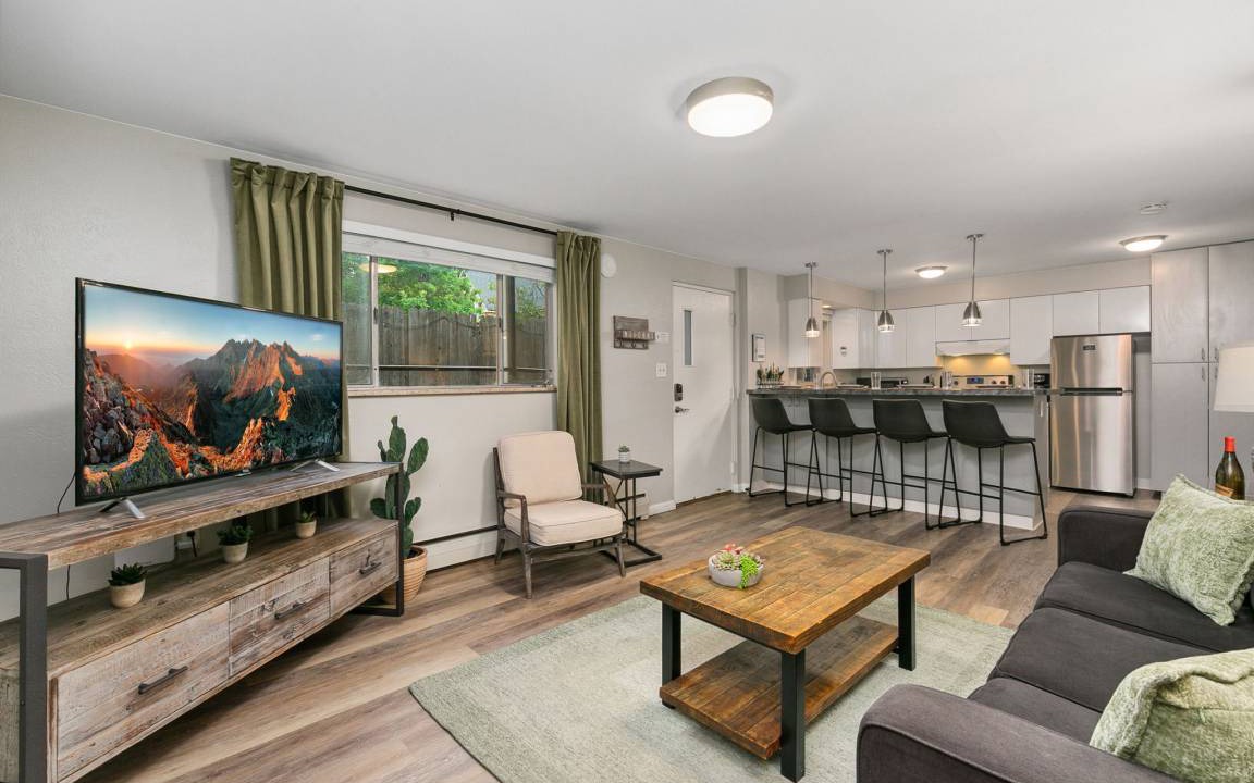 Old Town Condo | 320 m² Condo ∙ 7 bedrooms ∙ 16 guests