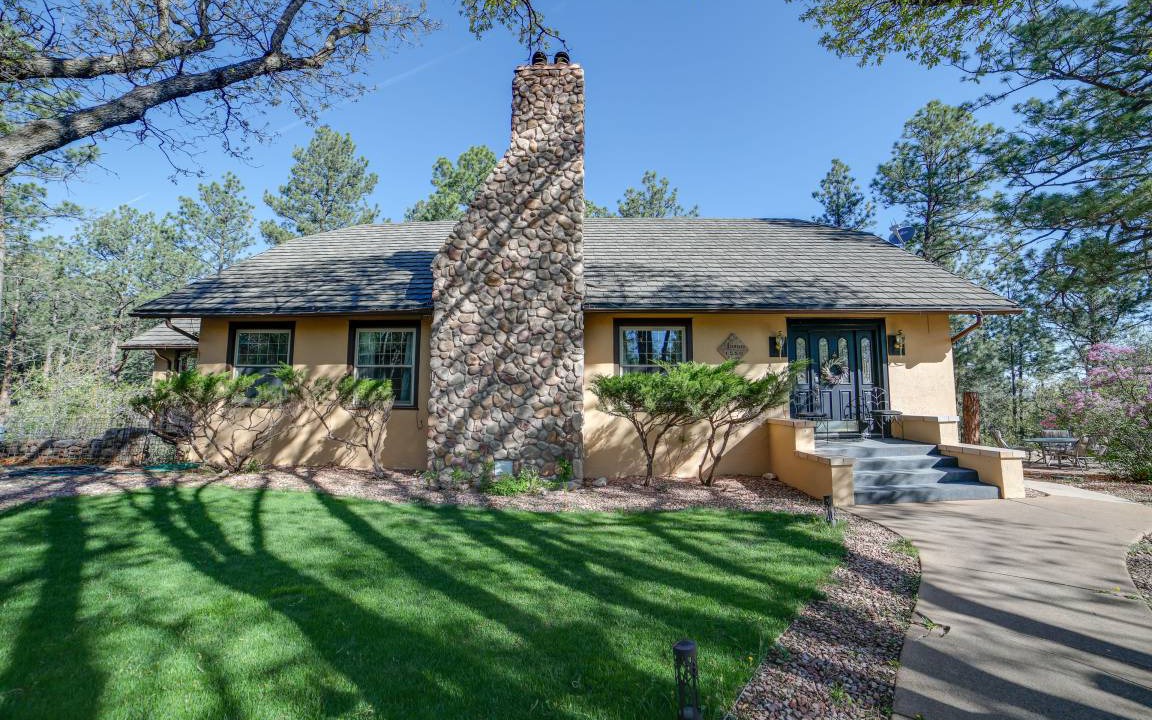 Broadmoor House | 325 m² House ∙ 4 bedrooms ∙ 10 guests