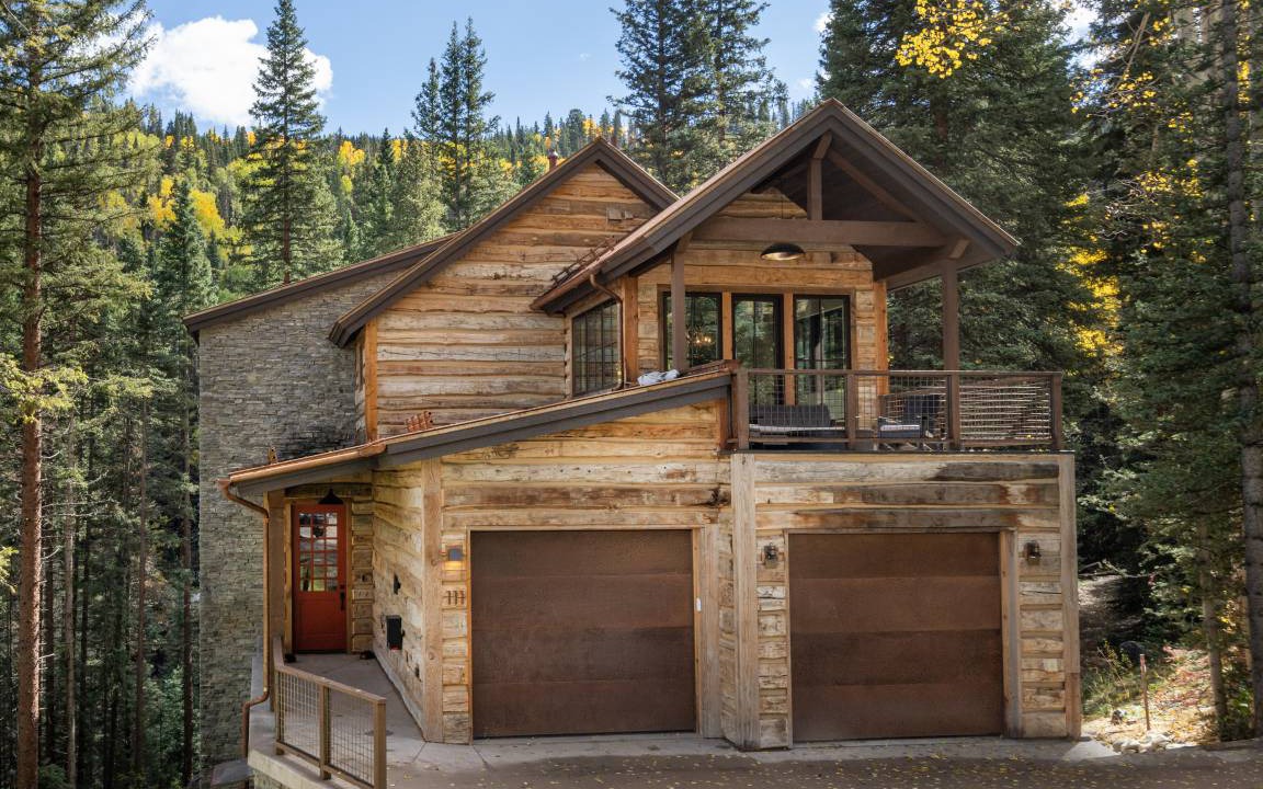 Mountain Village House | 333 m² House ∙ 4 bedrooms ∙ 9 guests