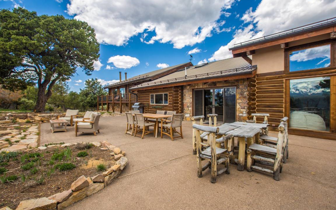 Loghill Village House | 341 m² House ∙ 3 bedrooms ∙ 8 guests