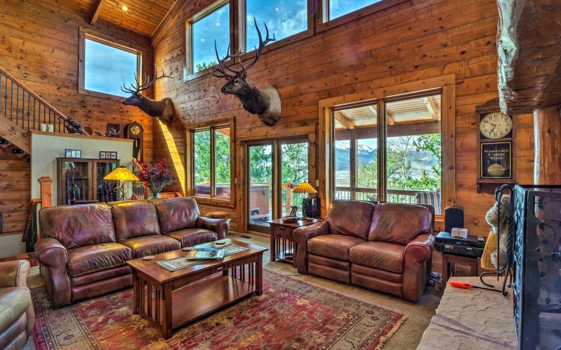 Michigan Hill House | 362 m² House ∙ 4 bedrooms ∙ 8 guests
