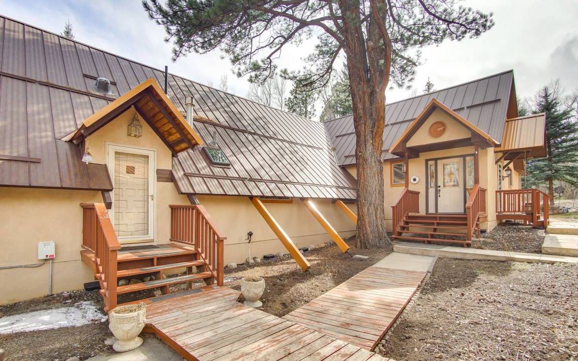 Nathrop House | 373 m² House ∙ 4 bedrooms ∙ 8 guests
