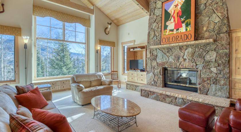 Three Peaks House | 381 m² House ∙ 4 bedrooms ∙ 10 guests