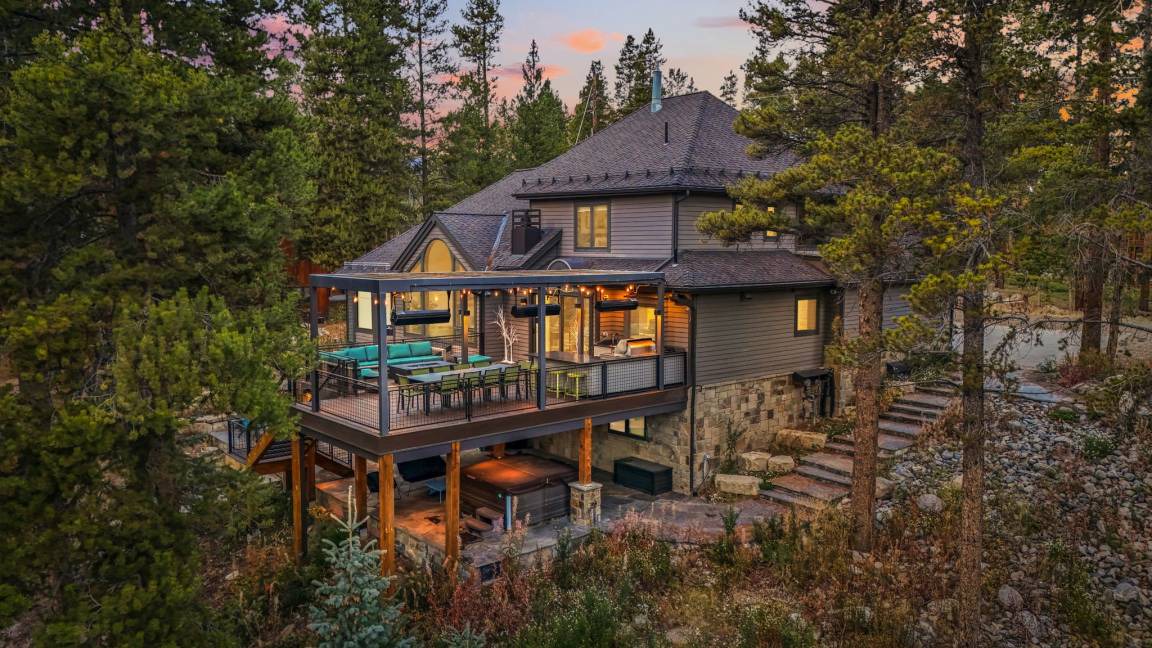 Lakeshore House | 387 m² House ∙ 5 bedrooms ∙ 12 guests