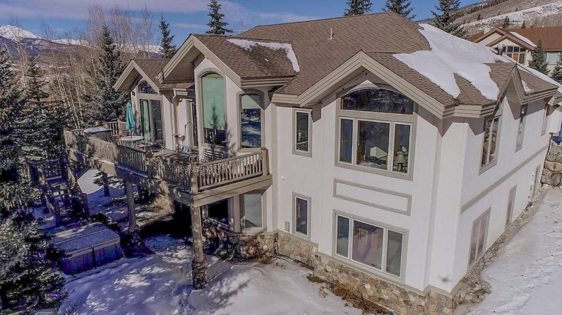 Corinthian Hills House | 388 m² House ∙ 5 bedrooms ∙ 12 guests