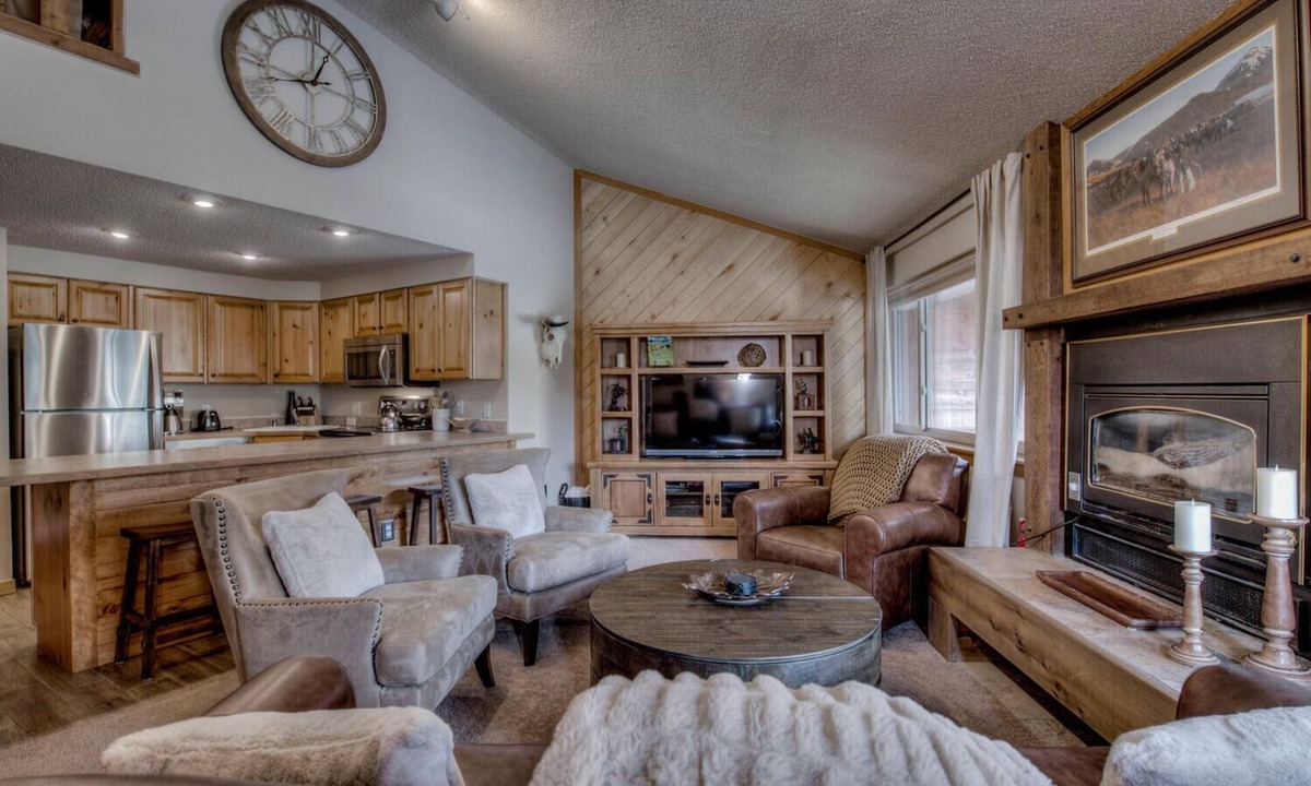 Four O'Clock Condo | 3bd Ski-in, Top Floor &Walk to Main Street