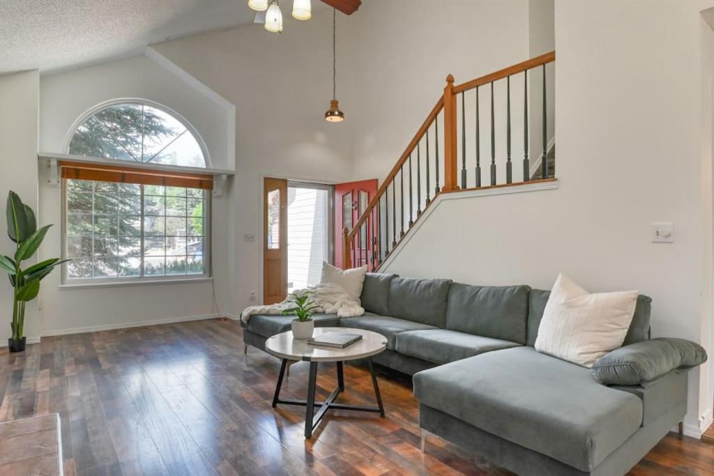 Colorado Springs House | 4 Bdrms, fenced back yard, Pool Table and Mtn Views