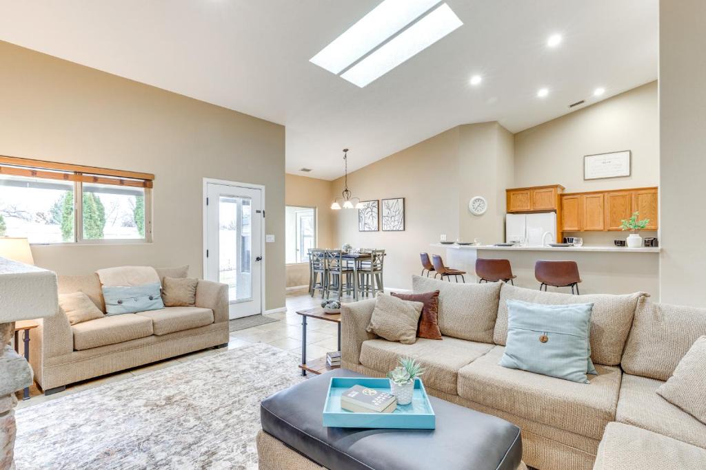 Grand Junction House | 4 Mi to Dtwn Grand Junction Hot Tub Haven!