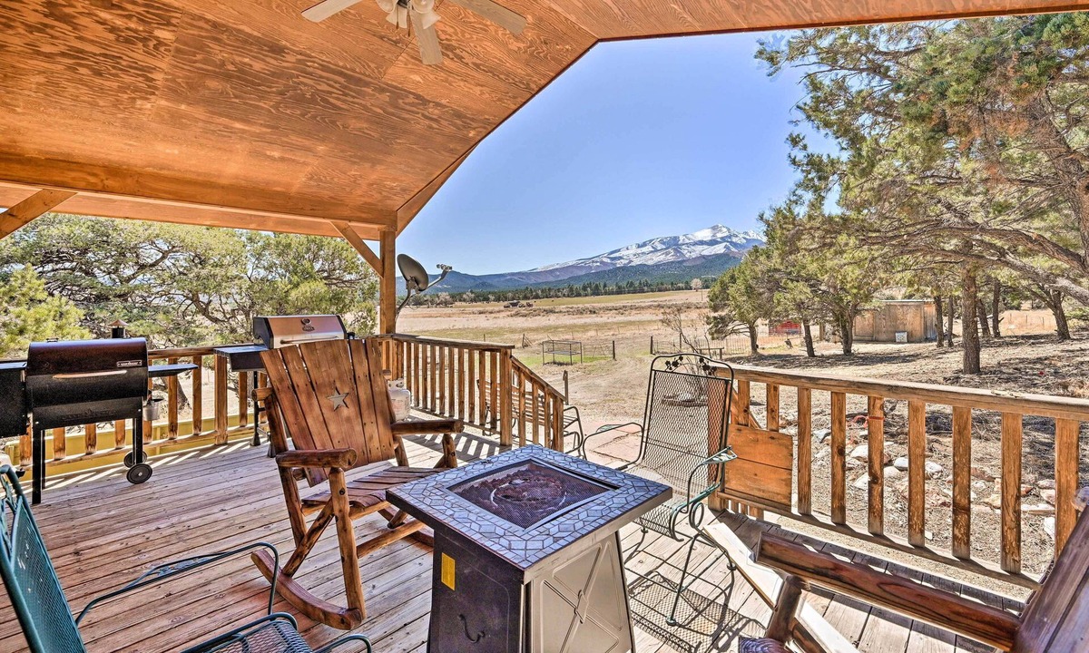 Coaldale Cabin | 4-Season Mountain Escape with Breathtaking View!