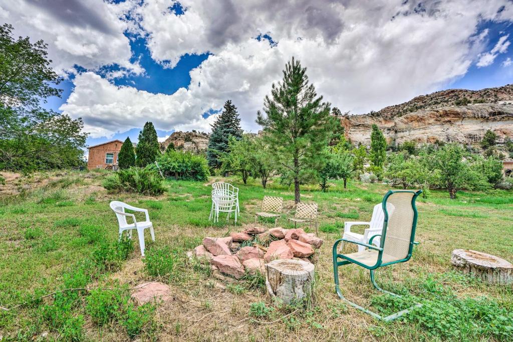 Paradox House | 45-Acre Paradox Sanctuary with Grill and Decks!