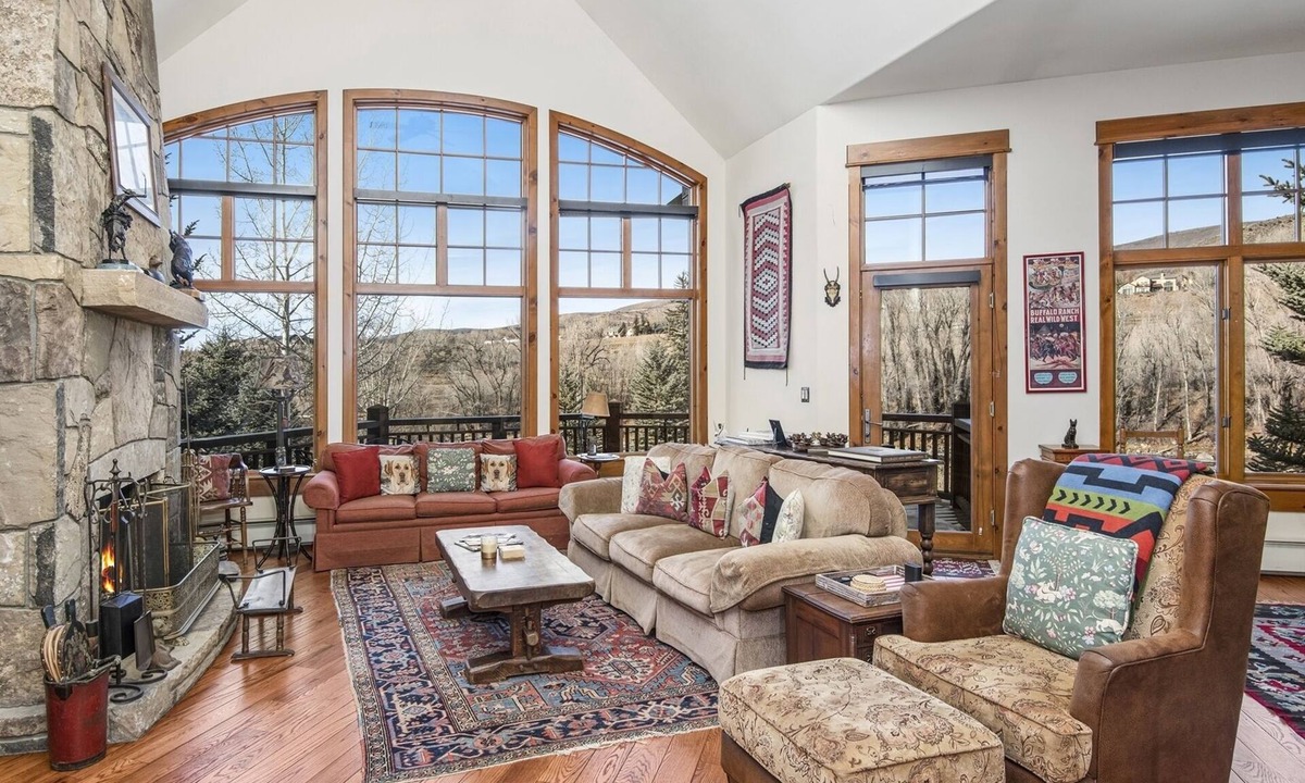 Edwards House | 45 River Dance Way, Arrowhead - Access to Off-Site Pool, Hot Tub