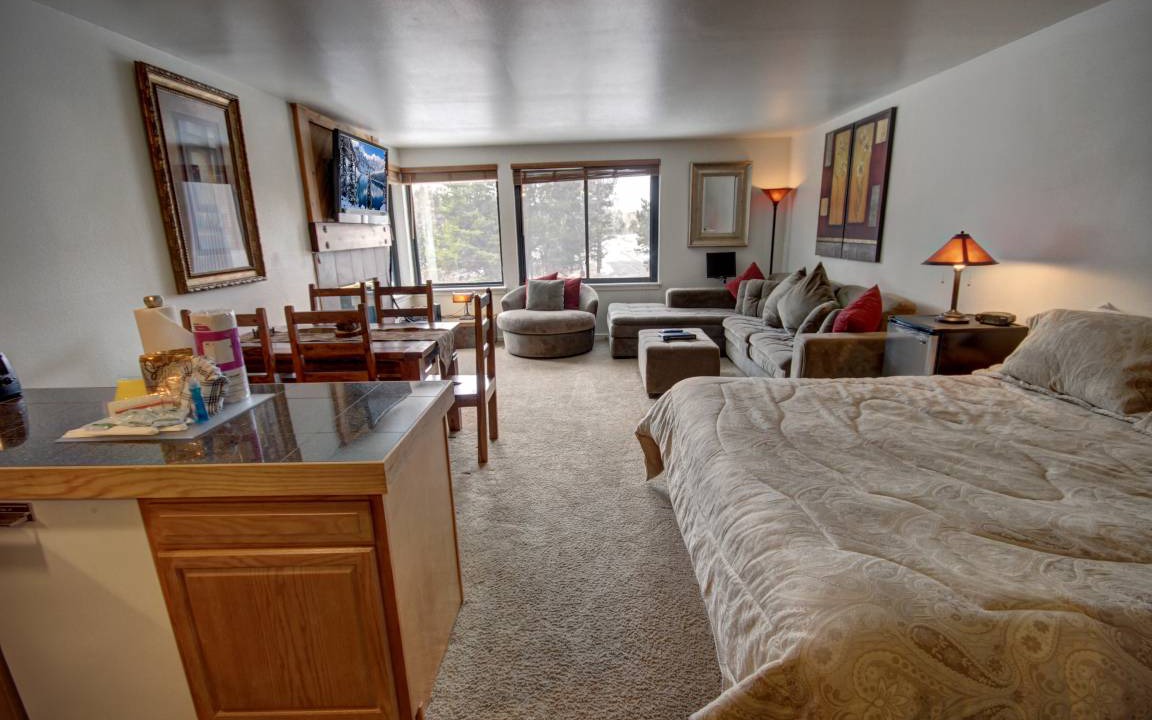 Lakeside Village Condo | 46 m² Condo ∙ 2 guests
