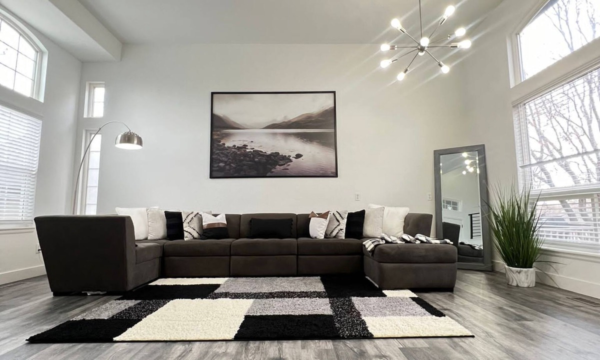 Lone Tree House | 4BR + office updated home, great location in Lone Tree! Dogs OK