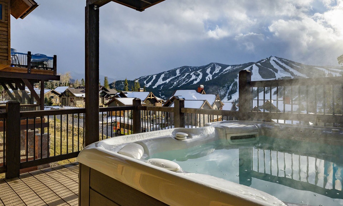 Old Town House | 4BR townhouse w/hot tub, fireplace & slope views