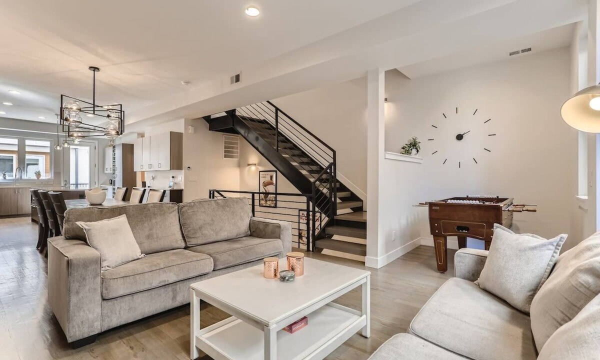 Highland House | 4BR Upscale Townhome/Roof Top w/Skyline Views