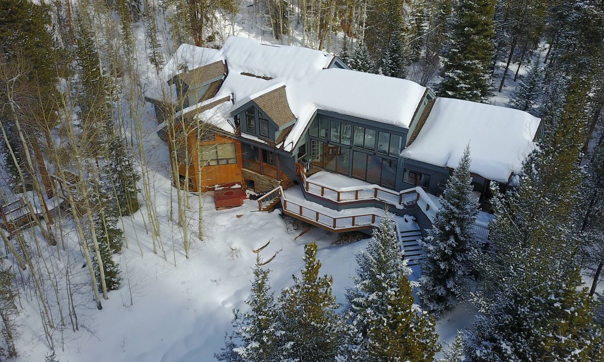 Baldy Mountain House | 5 Bdr Home Close to Peak 9, Huge Yard, Creek and Aspen Grove,