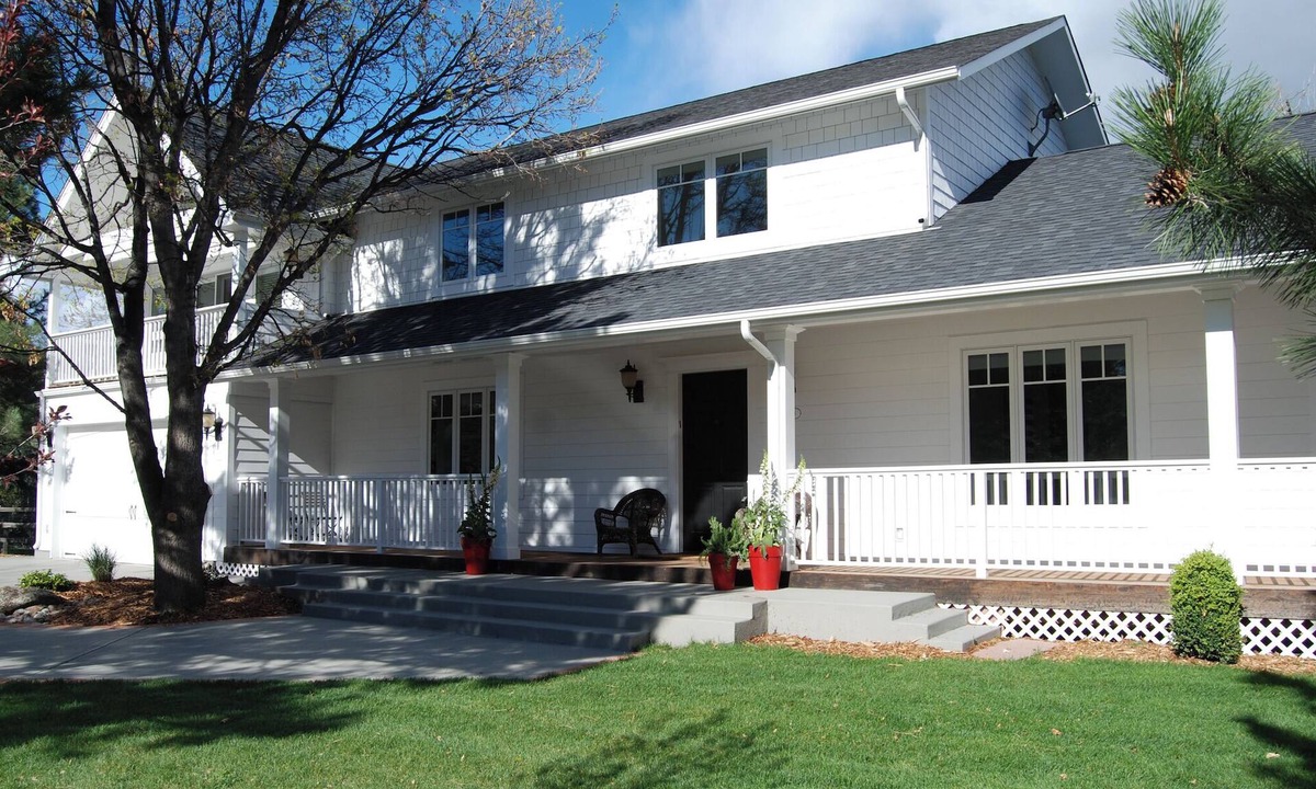 Parkside House | 5 minutes from campus. Stunning large home in beautiful neighborhood.
