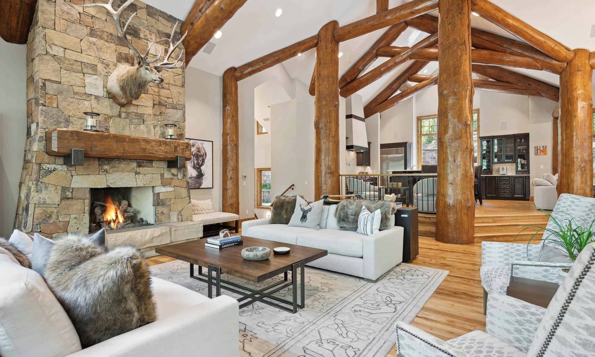 Avon House | 536 Elkhorn - 5 Bedroom Residence