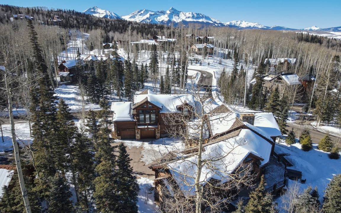 Mountain Village House | 632 m² House ∙ 5 bedrooms ∙ 12 guests