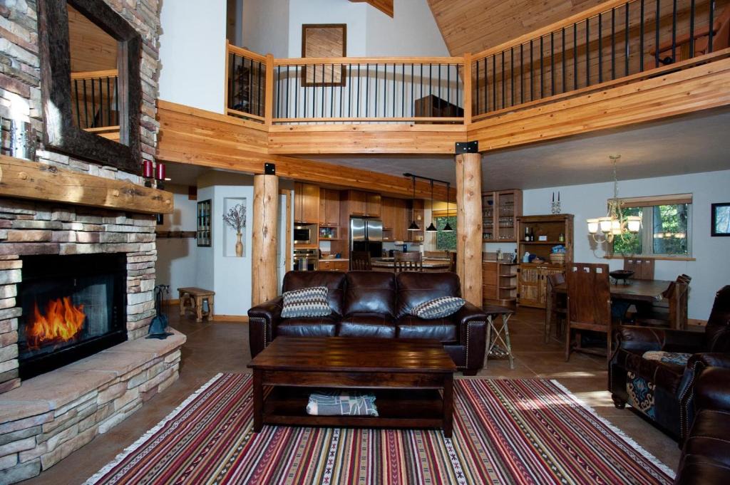 Columbine Lake House | 672 Beaver Circle
