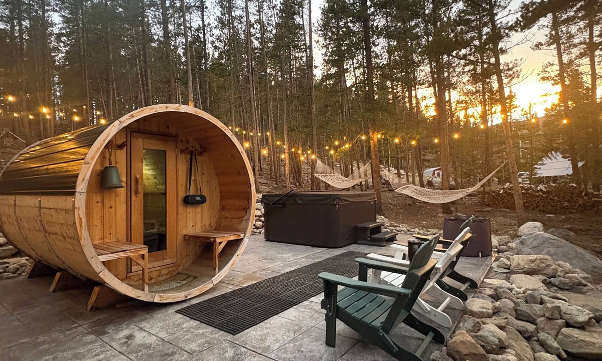 Saint Mary's Cabin | 7 Person HOTTUB & BARREL SAUNA